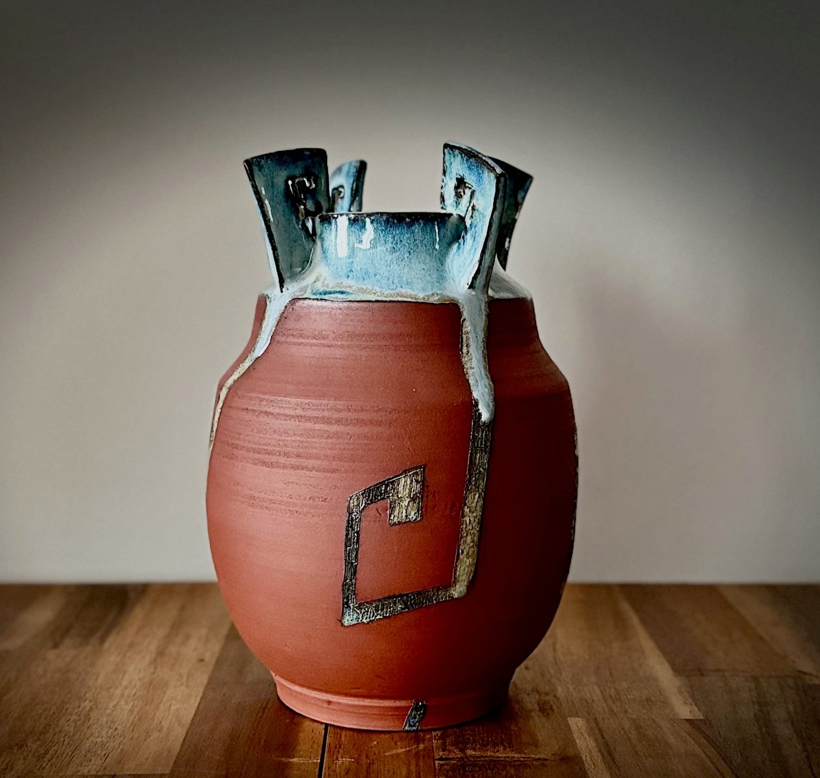Vase en grès rouge "Héphaïstos"